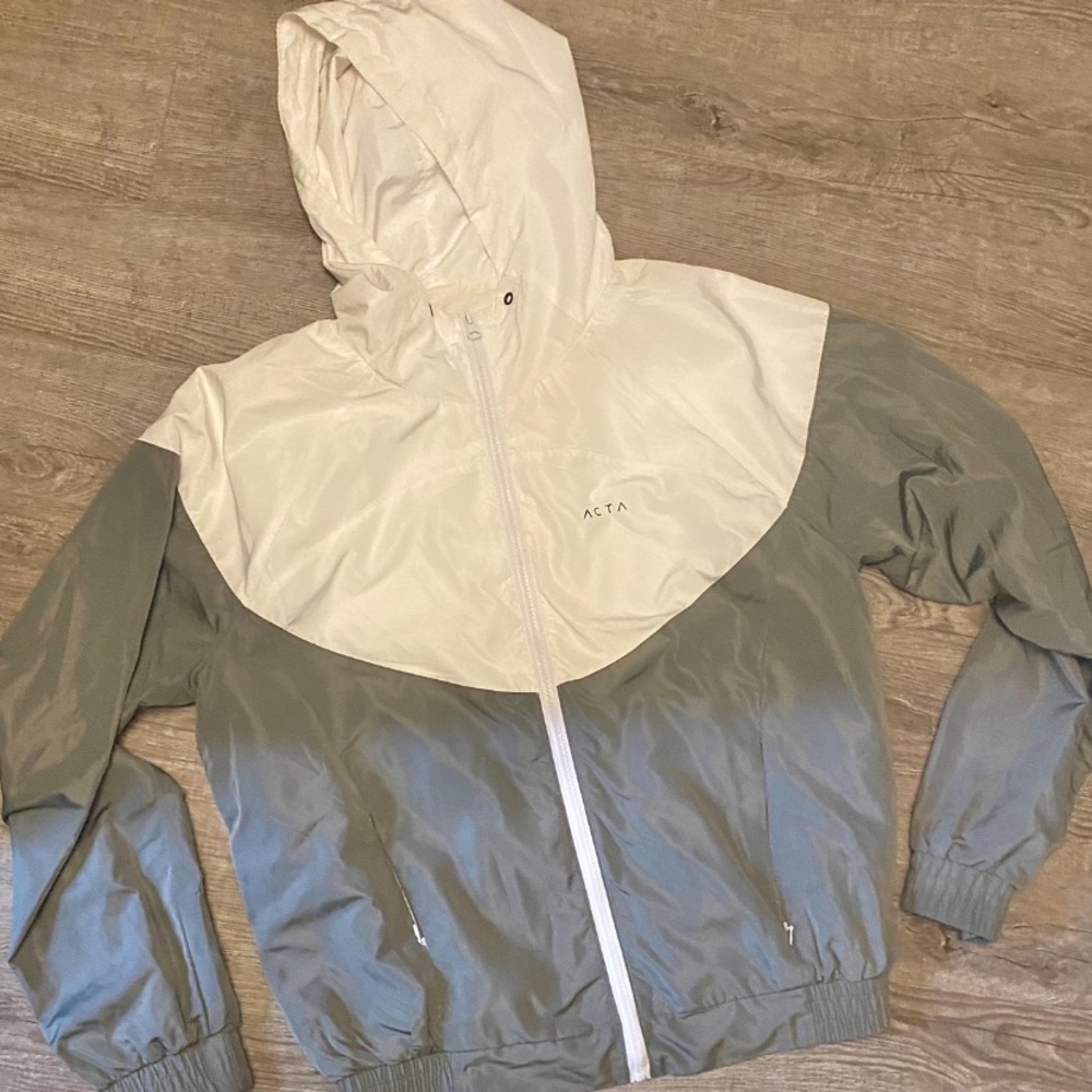 Acta Wear Wind Breaker SIZE LARGE